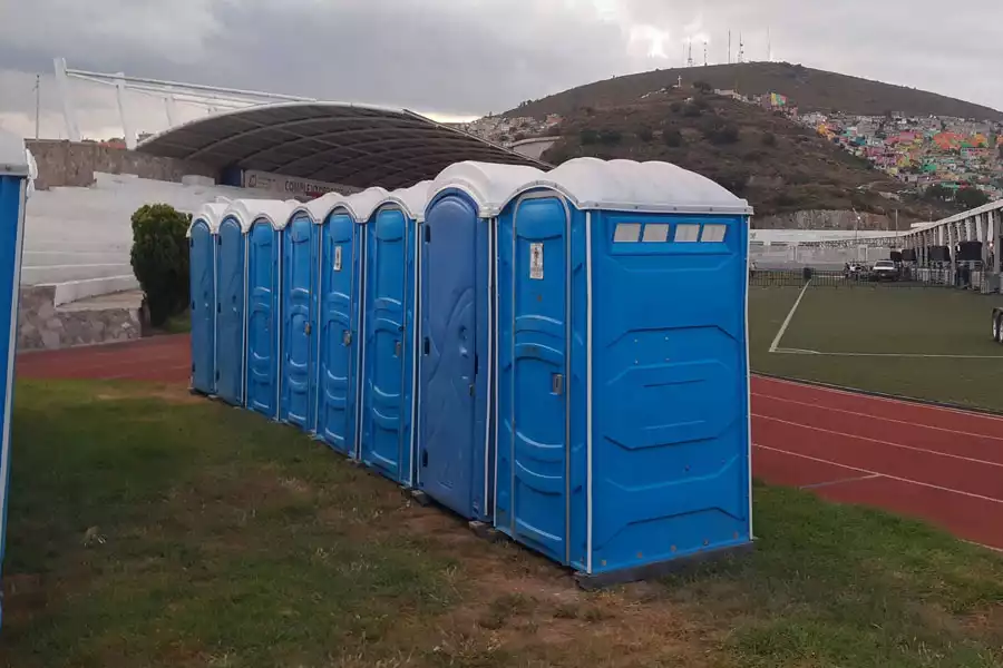 Sanitarios Portátiles Sahagún nos especializamos en la renta de sanitarios portátiles, fosas sépticas, desazolve y limpieza de fosas sépticas, así como en la renta de equipo Vactor y limpieza de drenajes